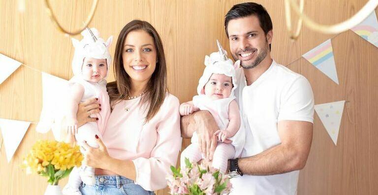 Fabiana Justus celebra seis meses das filhas gêmeas com festinha de unicórnio