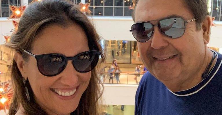 Esposa de Faustão compartilha foto rara do marido com todos os filhos