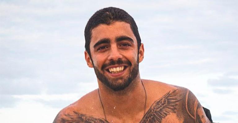Pedro Scooby radicaliza e surge com os cabelos completamente repaginados