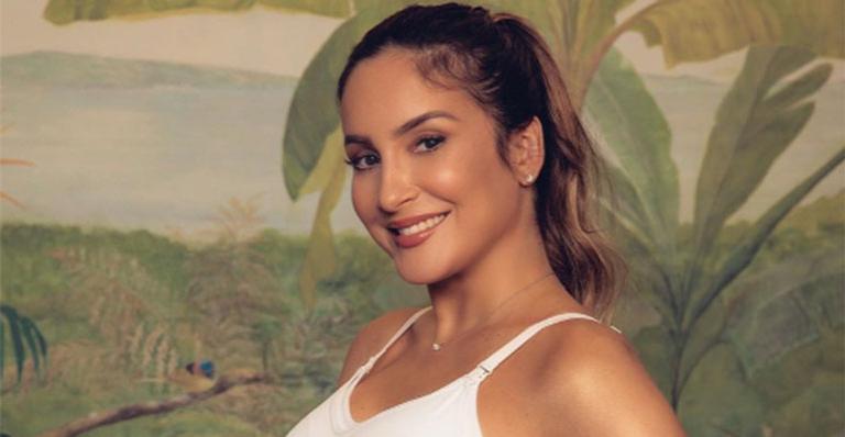 Claudia Leitte exibe o barrigão em aula de zumba e brinca: ”Exigência da Bella”