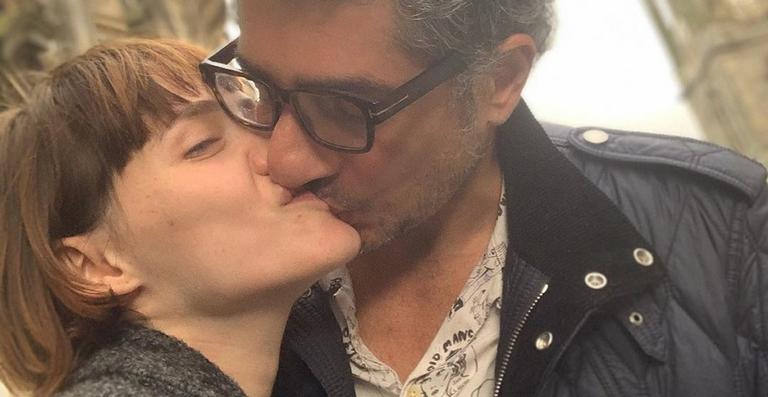 Acompanhada do marido, Letícia Colin aproveita suas férias no Reino Unido