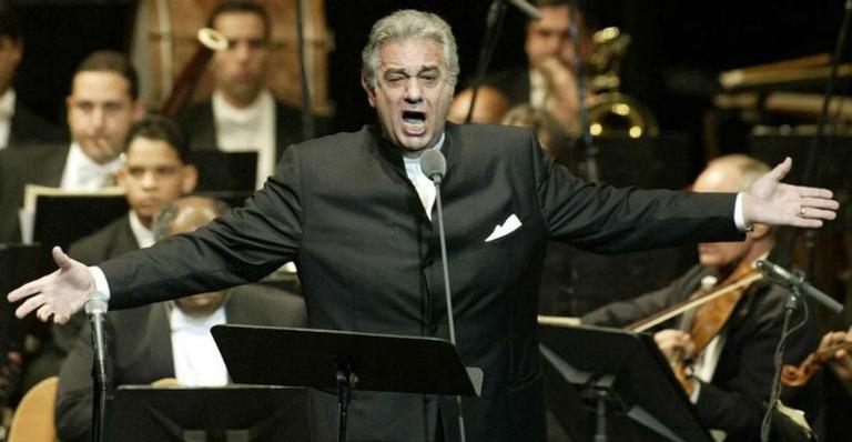 Plácido Domingo é acusado de assédio sexual por dançarina e cantoras
