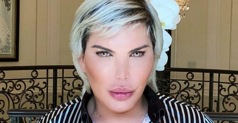 Ken Humano faz ensaio com cauda de sereia e recebe elogios