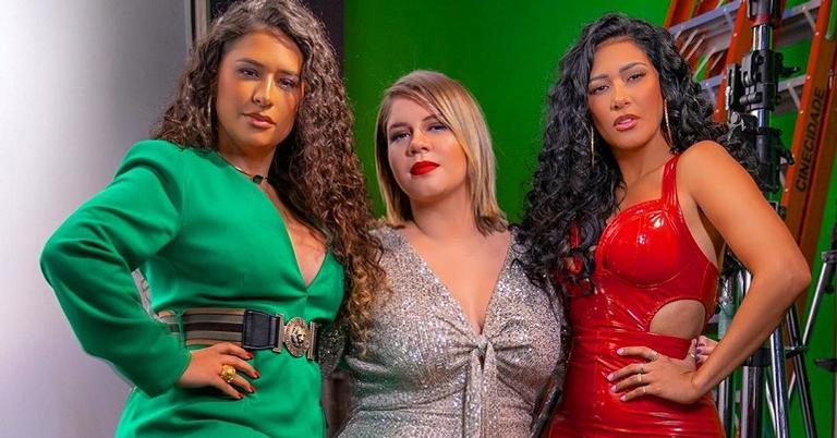 Marília Mendonça posa com a dupla Simone e Simaria, e fãs vão à loucura: ”Rainhas da sofrência”