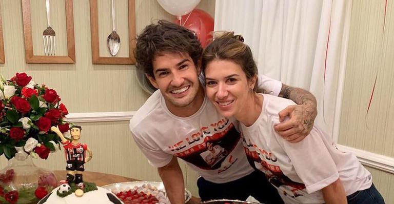 Alexandre Pato e Rebeca Abravanel pagam cirurgia de menino com doença rara