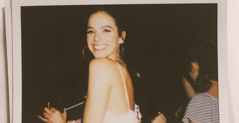 Bruna Marquezine sensualiza em vídeo e recebe chuva de comentários: ”Leonina mesmo”