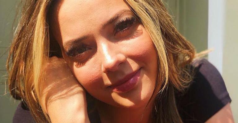 Carol Dantas posta foto mostrando barrigão: ”Dia da Gestante”
