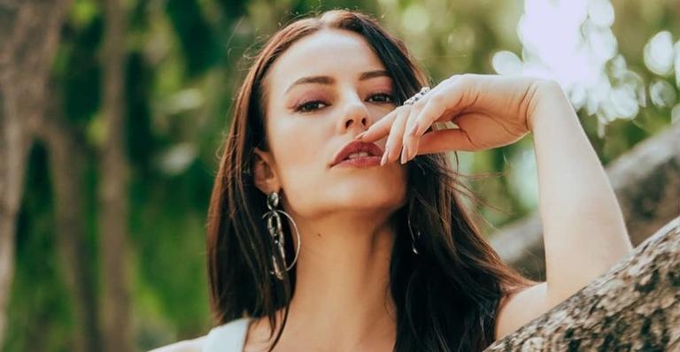 De Vivi Guedes, Paolla Oliveira surge com look ousado e coloca decote para jogo