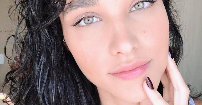 Débora Nascimento relembra foto de bebê e impressiona com semelhança com a filha