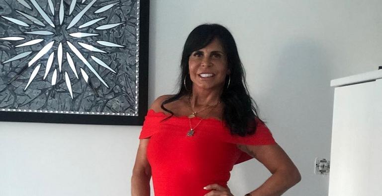 Dia da gestante: Gretchen publica foto em que aparece grávida