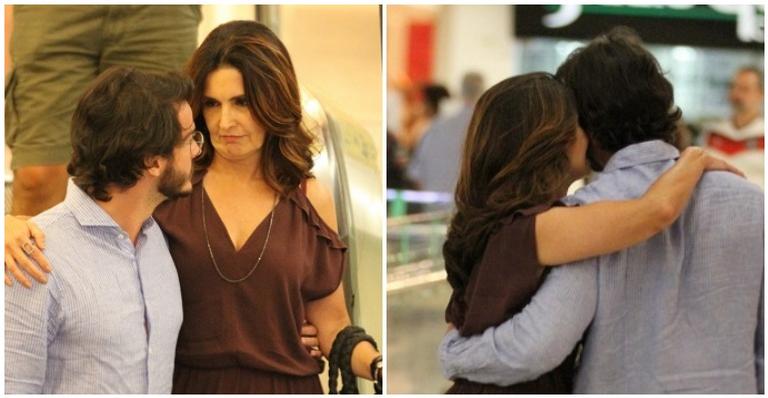Fátima Bernardes e Túlio Gadelha trocam carinho durante passeio no Rio