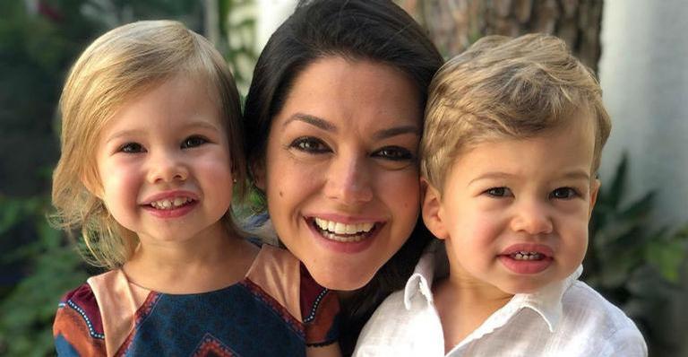 Thais Fersoza curte ‘manhã delícia’ com os filhos Melinda e Teodoro: ”Meus grudinhos”