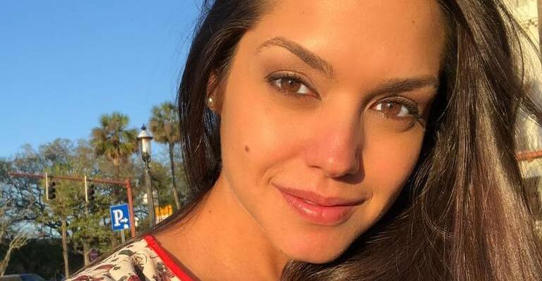 Gente como a gente, Thais Fersoza abre a intimidade e surge de pijama