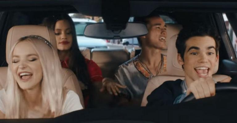 Cameron Boyce aparece em novo vídeo divulgado pela Disney
