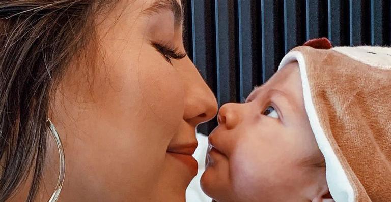 Ao lado do filho, Gabi Brandt compartilha momento fofo