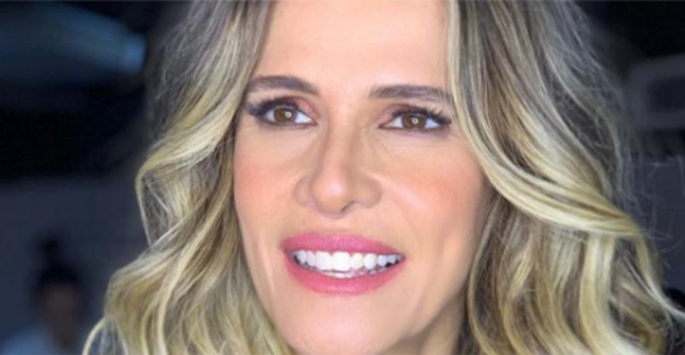 Ingrid Guimarães posa com a irmã e precisa avisar: ”Não somos gêmeas”
