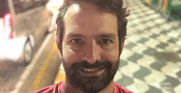 Ex-ator e agora motorista de aplicativo desabafa: ”Por mais difícil que seja, sigo sorrindo”