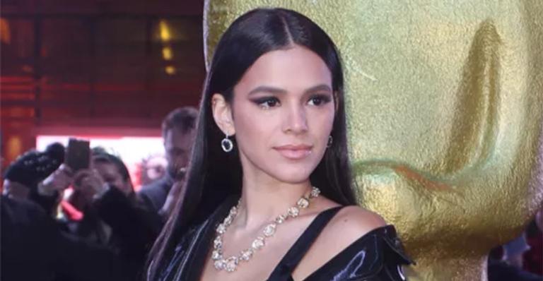 Bruna Marquezine realiza sonho de fã de 11 anos e emociona seguidores