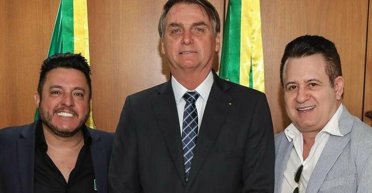 Bruno e Marrone almoçam com Jair Bolsonaro e dividem opinião dos fãs