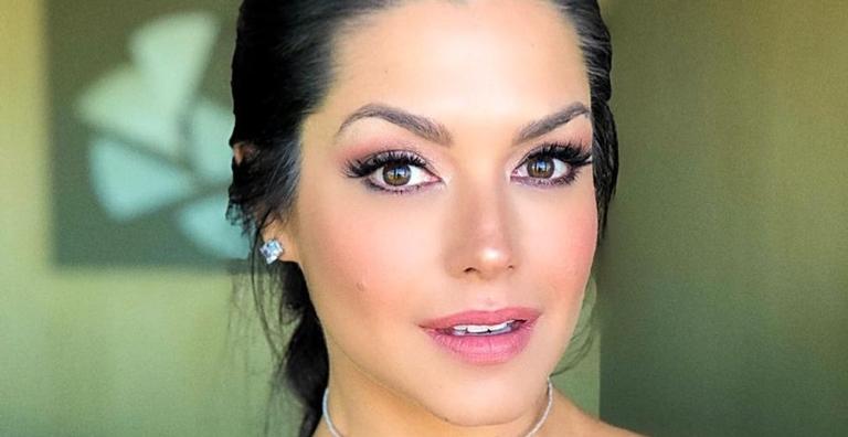 Sem make e usando apenas um roupão, Thais Fersoza surpreende os fãs com beleza natural