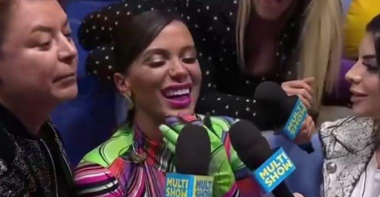 Anitta faz ‘gemidão’ ao vivo na TV e Nicole Bahls alfineta: ”Luana vai vir atrás”