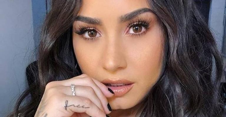 Demi Lovato surpreende e radicaliza visual para viver personagem em filme de comédia na Netflix