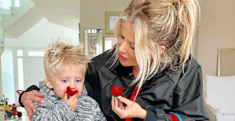 Karina Bacchi compartilha momento triste do filho e afirma: ”Homens também choram”