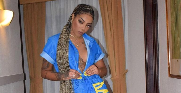 Causando em terras portuguesas: Ludmilla canta e rebola em cima de patinete elétrico