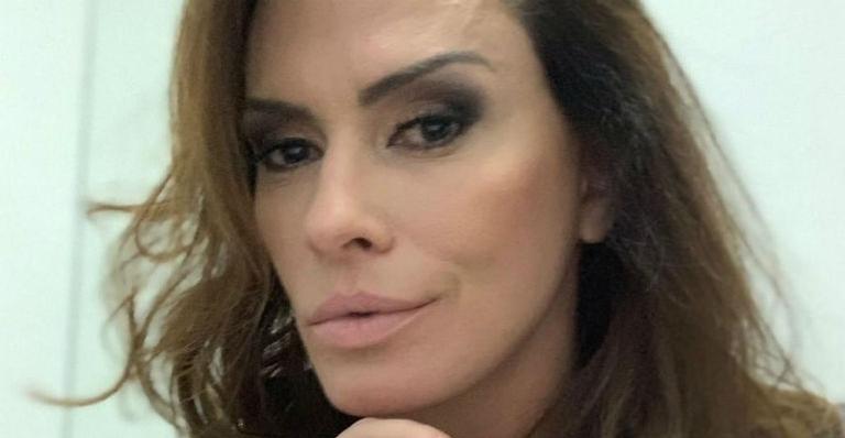 Ousada, Nubia Oliiver posa de maiô e reflete sobre energia sexual