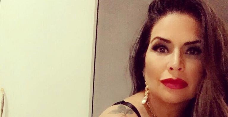 Solange Gomes compartilha clique íntimo e brinca:”Fui diminuir o popô e entortei o portal”