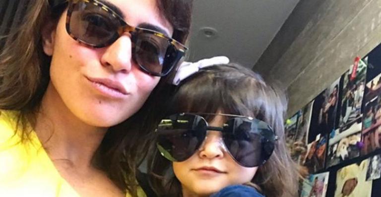 Carol Castro encanta seguidores com fotos da festinha da filha
