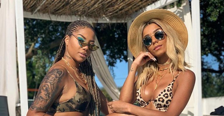 Na Europa, Ludmilla e namorada aparecem dançando de biquíni em frente ao espelho