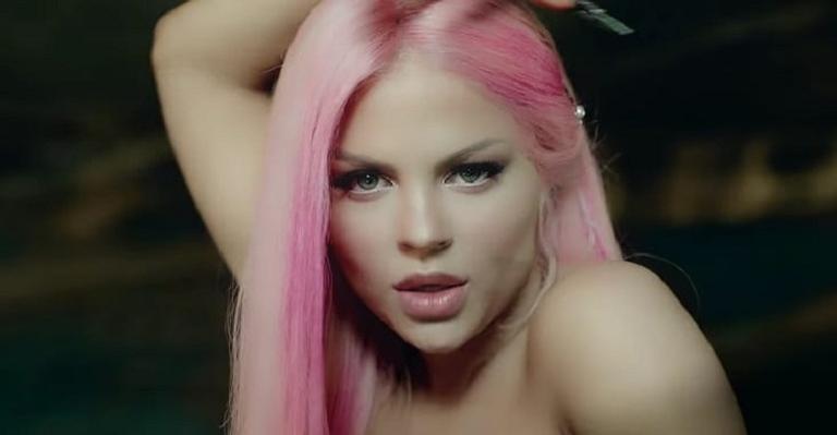Luísa Sonza lança novo clipe sensual de ‘Fazendo Assim’