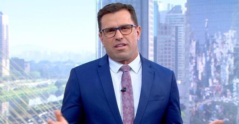 Mau humor de Rodrigo Bocardi vira assunto no ‘Bom Dia SP’ e ganha até imitação de Sabina Simonato