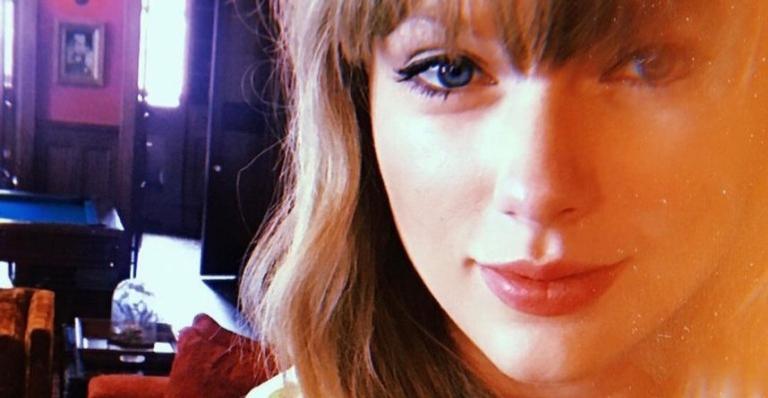 Taylor Swift revela detalhes do novo álbum e divulga fotos surpreendentes do clipe ‘Lover’