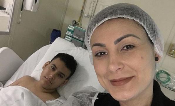 Filho de Andressa Urach faz cirurgia de emergência às pressas