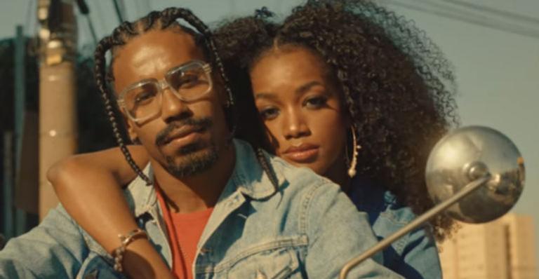 Iza lança videoclipe de ‘Meu Talismã’ contando o cotidiano de um casal