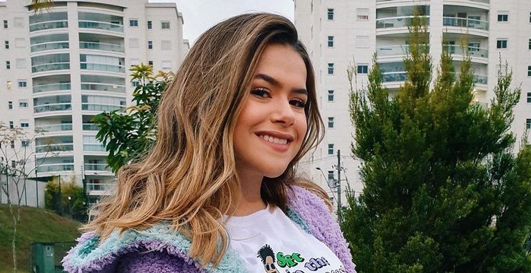 Maisa se declara para o namorado: ”Sei que tenho você mesmo que de longe”