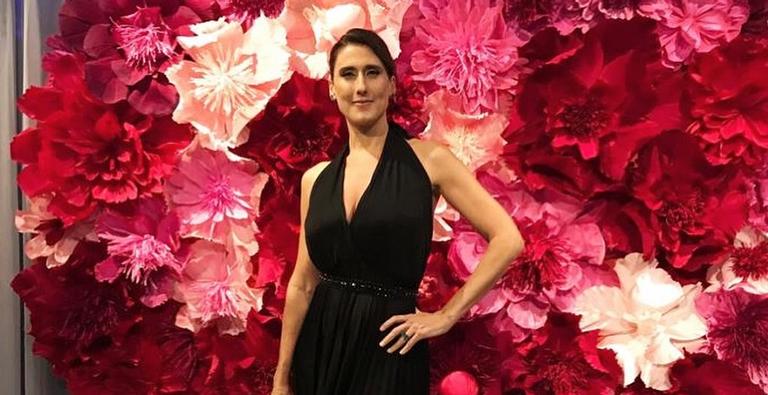 Paola Carosella responde seguidor que tenta alfinetá-la nas rede sociais