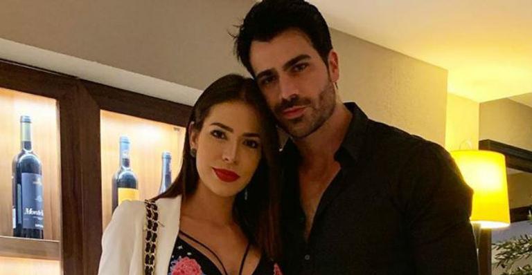 Adriana Sant’Anna e Rodrigão fazem doação no sertão baiano