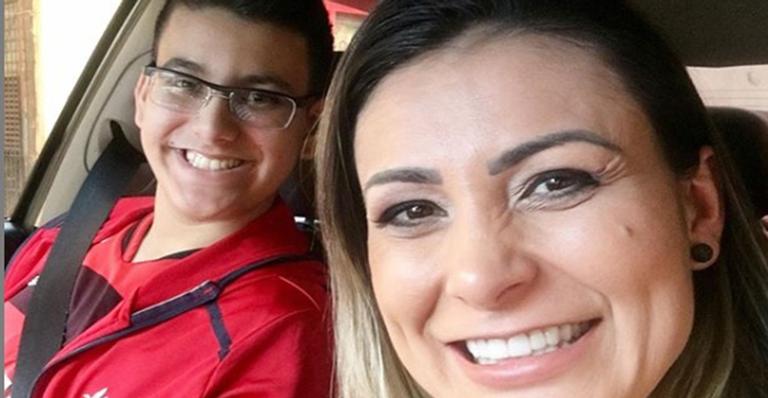 Andressa Urach desabafa na web após filho operar às pressas