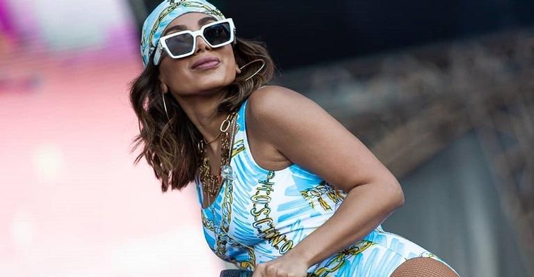 Anitta questiona o Presidente nas redes sociais sobre acusação de homofobia
