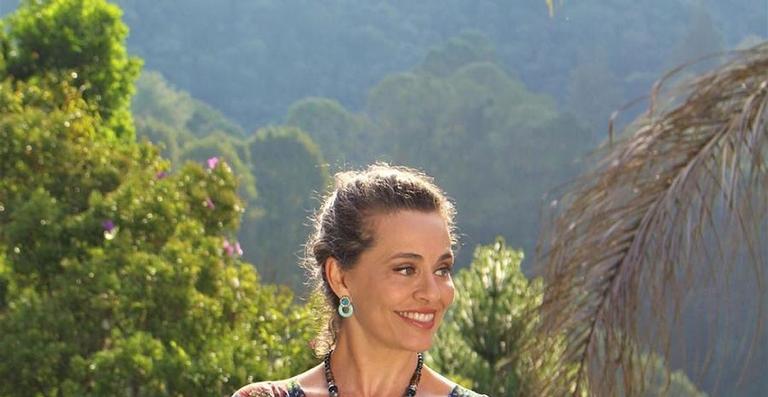 Na Itália, Carla Vilhena posa com a filha e chama atenção de internautas