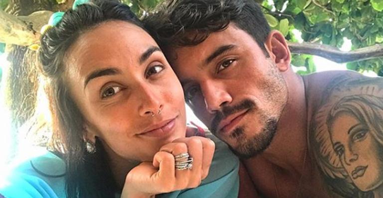 Casal do ‘De Férias com o Ex’ tira a roupa e sensualiza com clique picante