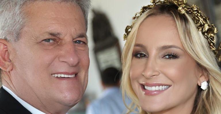 Vovô babão! Pai de Claudia Leitte se derrete ao conhecer a netinha, Bela, nascida nos Estados Unidos