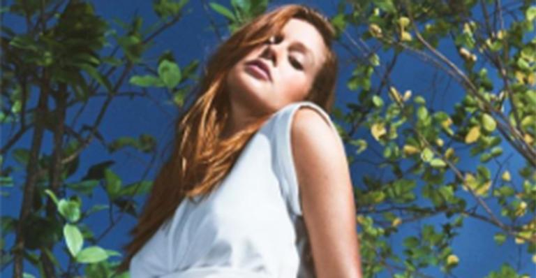 Marina Ruy Barbosa sensualiza com barriga de fora: ”Cadê os erros?”