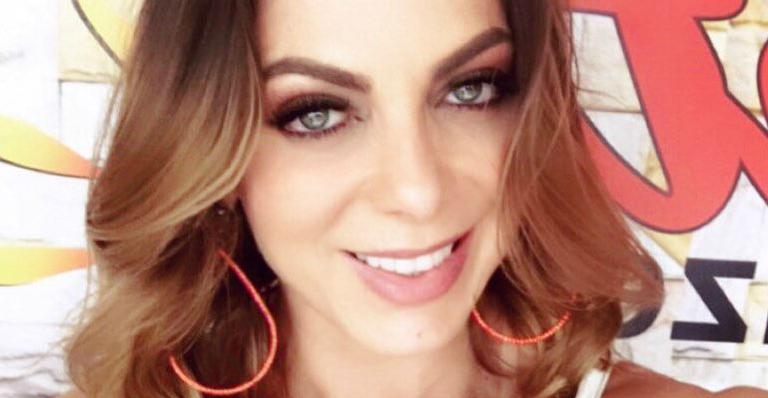 Sheila Mello aparece com roupa de treino curta e deixa seguidores babando
