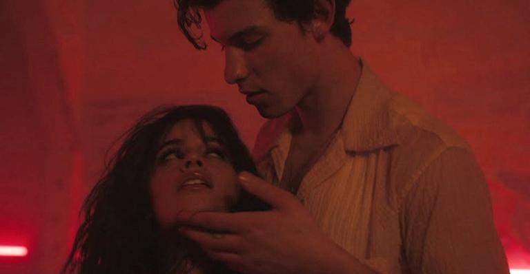 Shawn Mendes e Camila Cabello levam os fãs à loucura com primeira performance juntos de ‘Señorita’