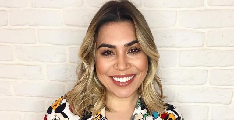 Naiara Azevedo mostra organização de peças de roupa em seus closets