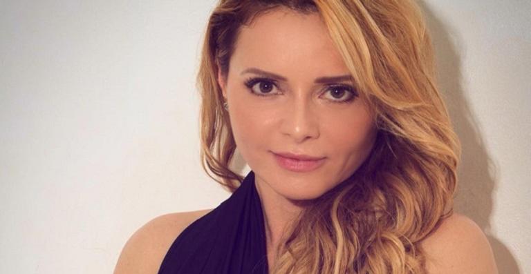 Rita Guedes é vista fazendo topless em praia no Rio de Janeiro